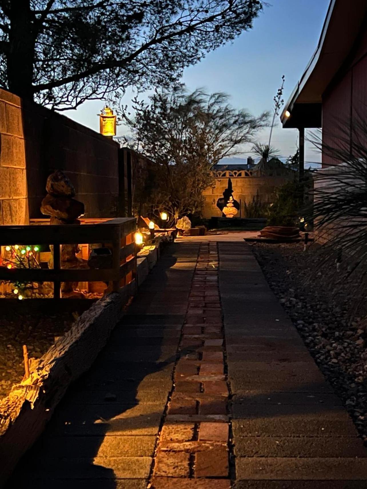 Hole In The Wall Getaway - Usa Mexico Border Bed And Breakfast Columbus Ngoại thất bức ảnh